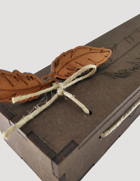 Caja con plumas