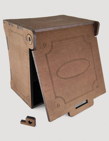 Caja cuadrada con llave