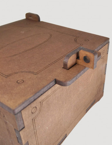 Caja cuadrada con llave