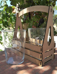 Set de dos vasos grabados, con caja de madera.