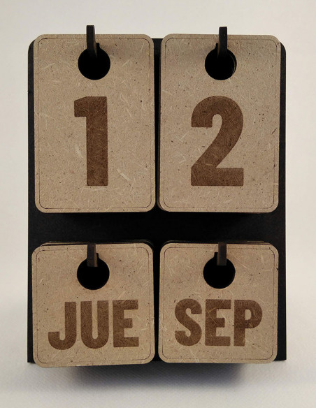 Vista frontal calendario perpetuo de sobremesa